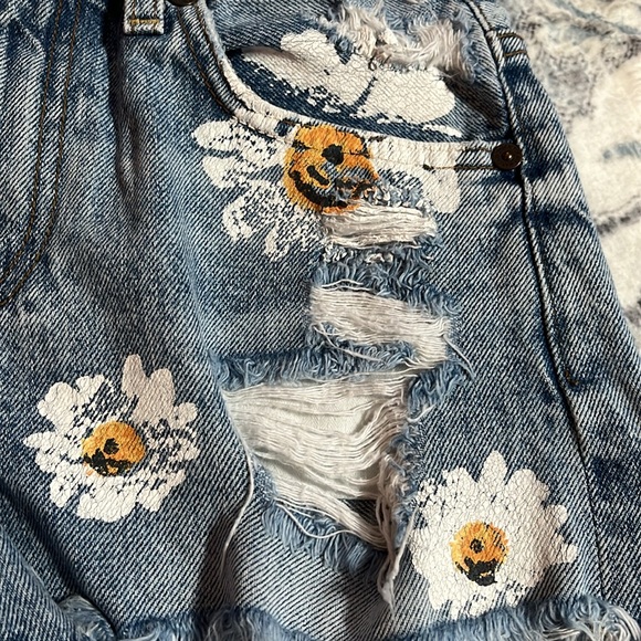 7 for All Mankind Distressed Painted Light Denim Cut Off Shorts w/ Sunflowers 23 - Picture 10 of 12
